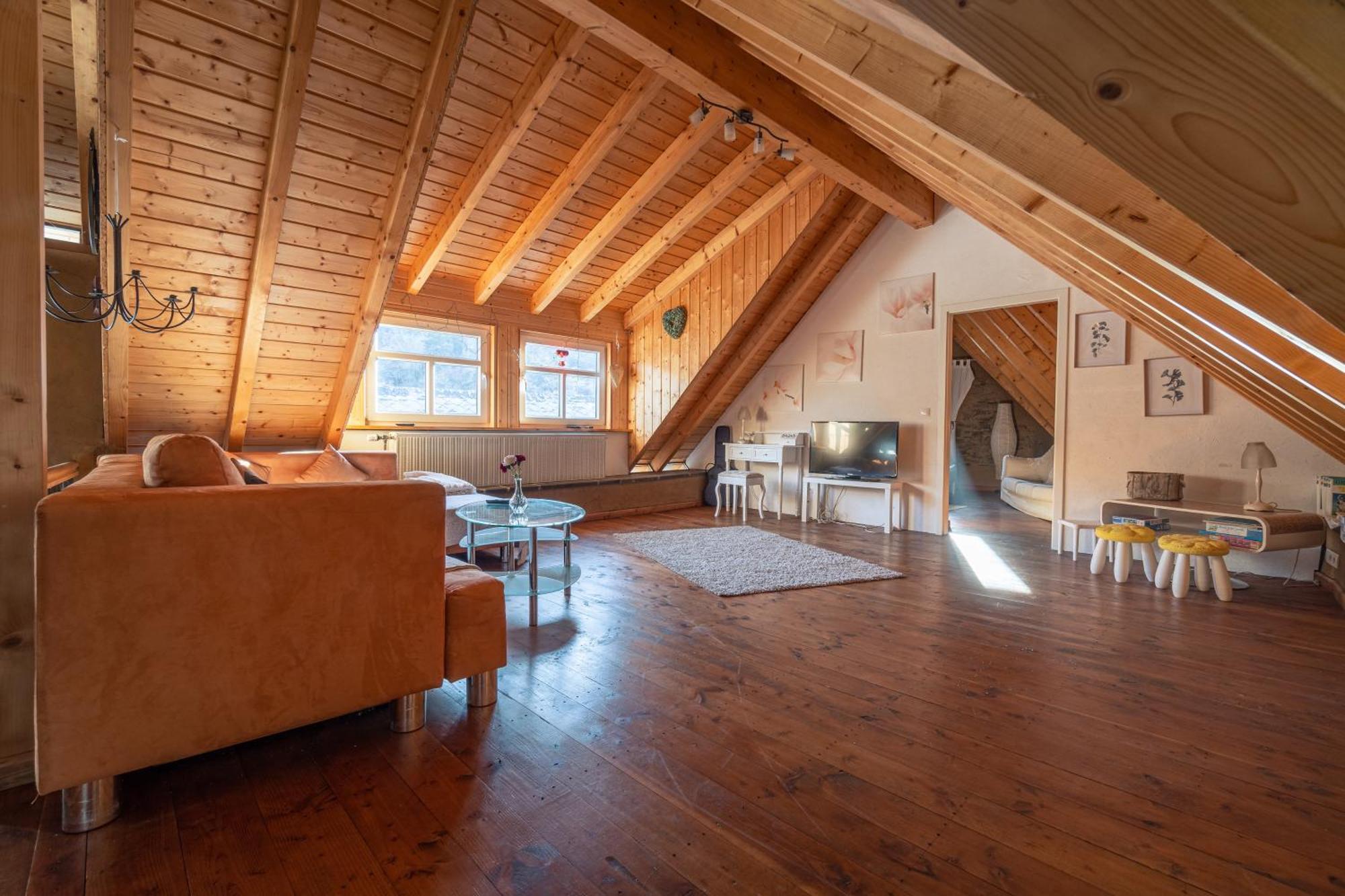 Historisches Ferienhaus "Zur Linde" Hausten Exteriör bild